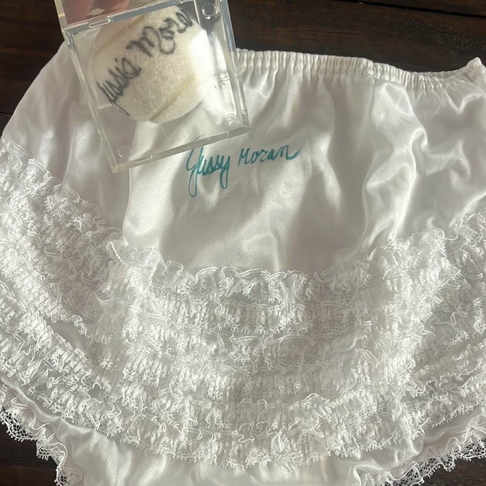 Vintage Rare Gussie Moran Signed Knickers and Tennis Ball -Rare Find-- - Picture 2 of 16